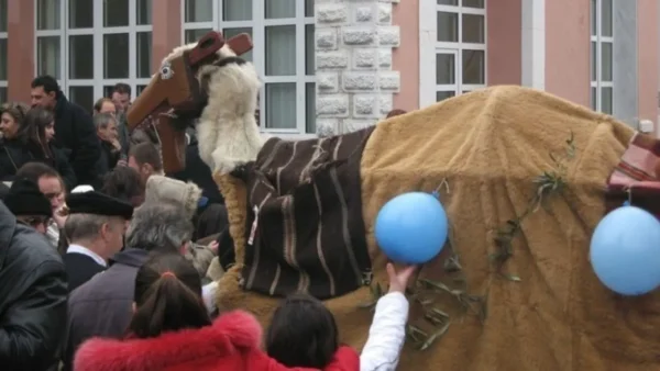 Έθιμα με «ρίζες» κρυμμένες στον χρόνο αναβιώνουν στη Β. Ελλάδα για τα Θεοφάνια