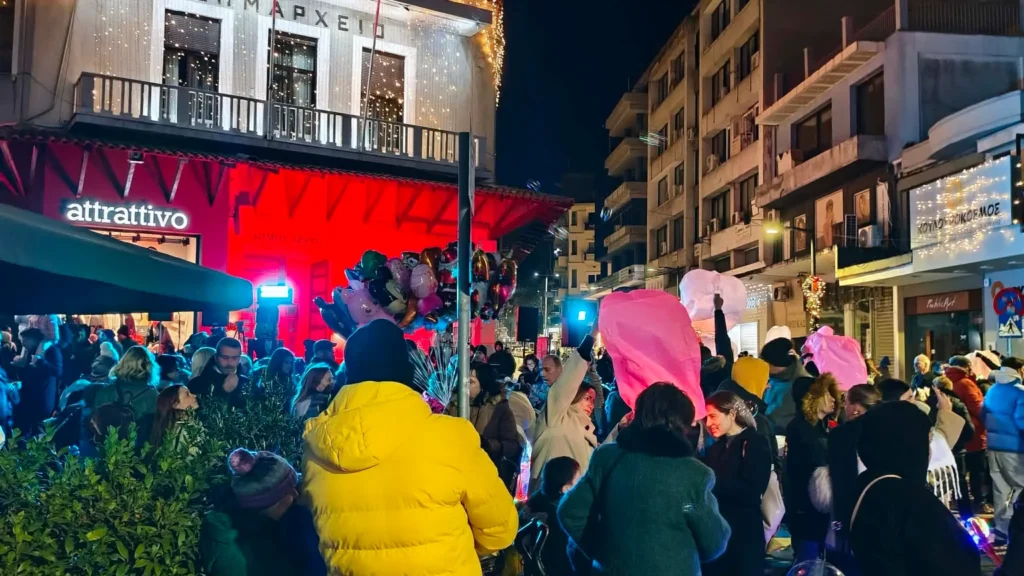 Γέμισε φαναράκια και «ευχές» ο ουρανός των Σερρών