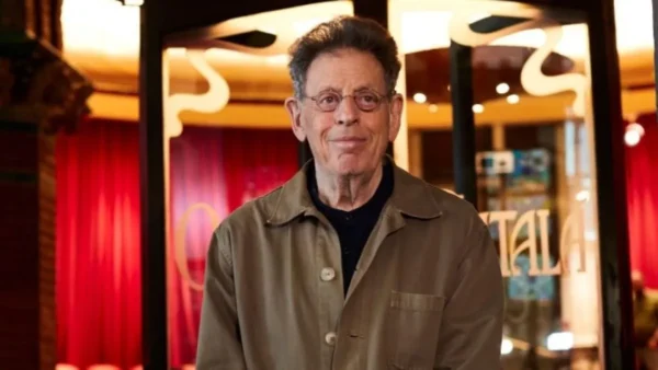 Ο συνθέτης Φίλιπ Γκλας ακύρωσε την παγκόσμια πρεμιέρα του στο Κέντρο Κένεντι