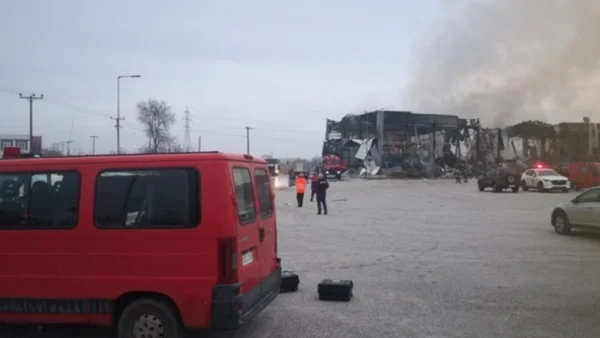 Τρίκαλα: Τρεις γυναίκες νεκρές από τη μεγάλη φωτιά στο εργοστάσιο της Βιολάντα, 2 αγνοούνται