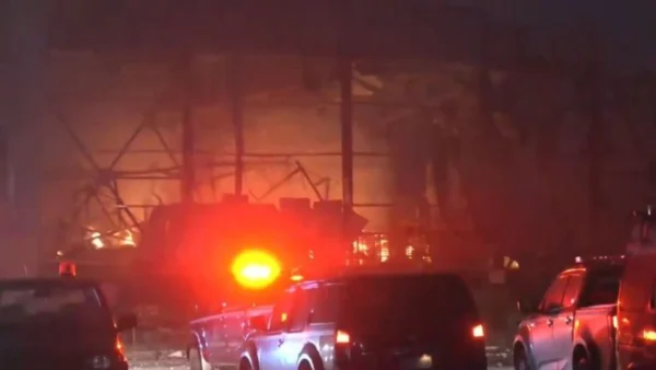 Μεγάλη πυρκαγιά σε εργοστάσιο παραγωγής τροφίμων στα Τρίκαλα – Πέντε αγνοούμενες και οκτώ τραυματίες