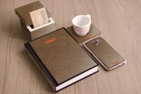 Τα υπολείμματα κακάο σοκολατοβιομηχανίας γίνονται υλικά και χρηστικά αντικείμενα – Ελληνική καινοτομία από ΙΟΝ και PHEE σε πανερωπαϊκό επίπεδο