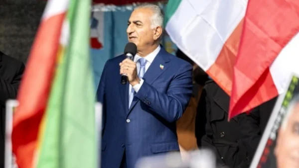 Ο γιος του πάλαι ποτέ σάχη του Ιράν κάλεσε τις δυνάμεις ασφαλείας να ενωθούν «με τον λαό»