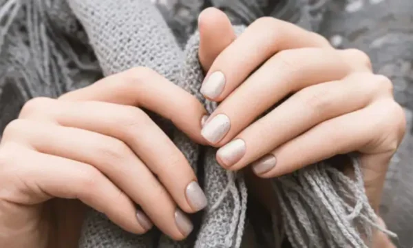 Γιατί τα χέρια «σκάνε» τον χειμώνα: Πώς να τα προστατεύσετε από το κρύο