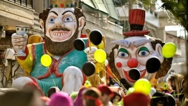 Πάτρα: Σε καρναβαλικούς ρυθμούς η πόλη - Το βράδυ η επίσημη τελετή έναρξης