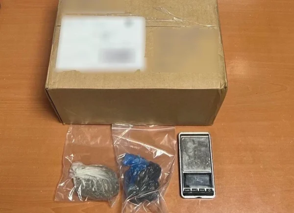 Σέρρες: Παρέλαβε δέμα με κάνναβη από εταιρεία κούριερ