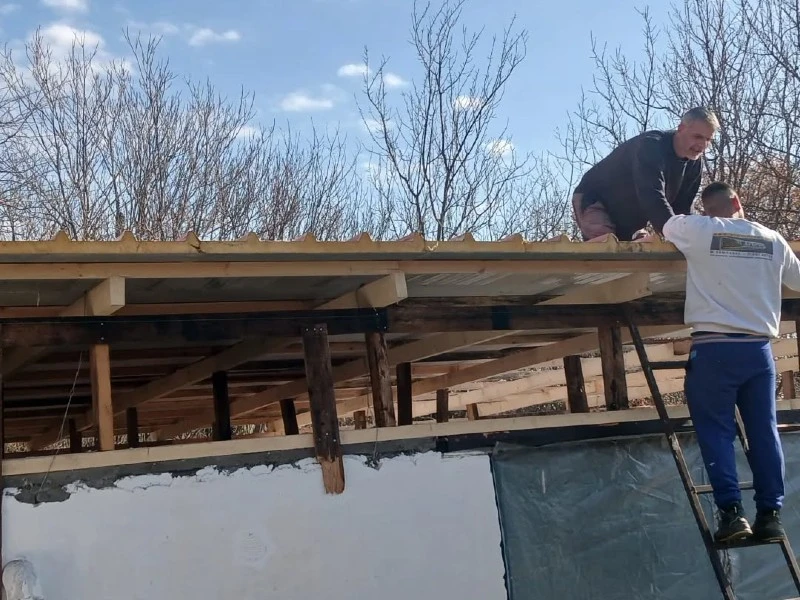 Συγκινητική κινητοποίηση για 83χρονη που είχε καταρρεύσει το σπίτι της στη Μακρινίτσα Σιντικής - video