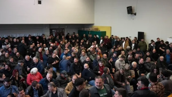 Ξεκίνησε η πανελλαδική συνέλευση των αγροτών στα Νέα Μάλγαρα