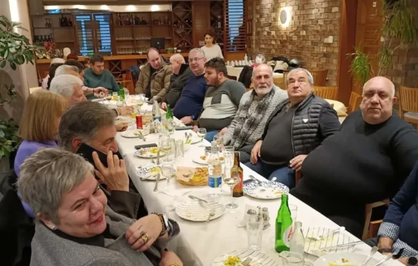 Με συνεργάτες, φίλους και συγγενείς διασκέδασε την ημέρα της γιορτής του ο πρώην δήμαρχος Βισαλτίας Αθανάσιος Μασλαρινός