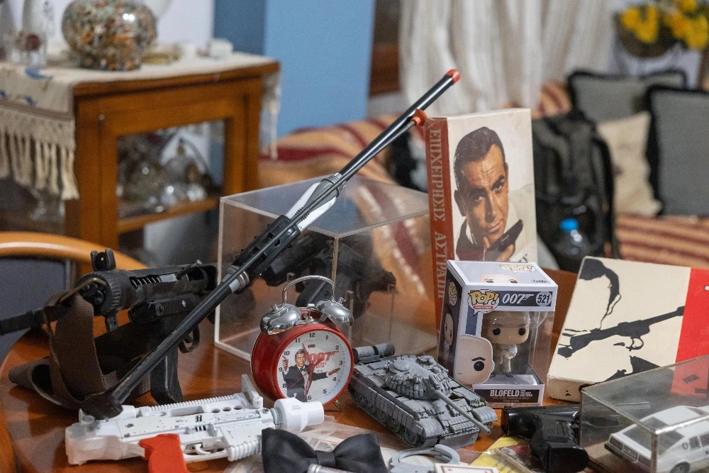 Ο Τζέιμς Μποντ «ζει» στο Ρετζίκι - Η εντυπωσιακή συλλογή ενός φανατικού συλλέκτη του 007