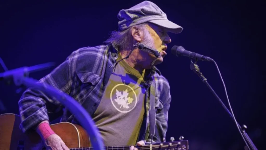 Ο Νιλ Γιάνγκ απαντά στον Τραμπ προσφέροντας τον μουσικό κατάλογό του στη Γροιλανδία