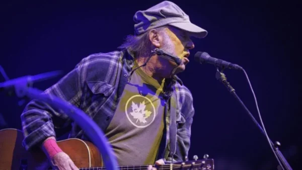 Ο Νιλ Γιάνγκ απαντά στον Τραμπ προσφέροντας τον μουσικό κατάλογό του στη Γροιλανδία