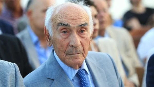 Η οικογένεια της ΝΔ αποχαιρετά τον Αλέξανδρο Παπαδόγγονα