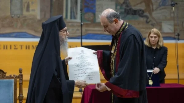 Το ΑΠΘ τίμησε τον Σεβασμιότατο Αρχιεπίσκοπο πρ. Αμερικής κ. Δημήτριο με το έμβλημα «Άγιος Δημήτριος»