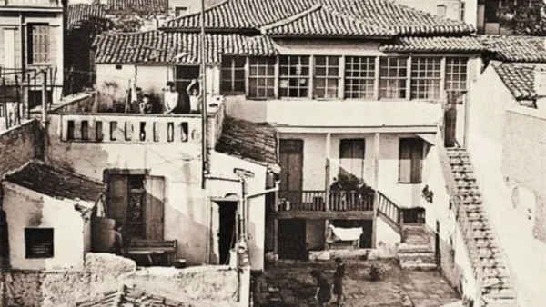 ΥΠΠΟ: Αναδεικνύονται οι αρχαιότητες της «Οικίας Κοκοβίκου», στην Πλάκα