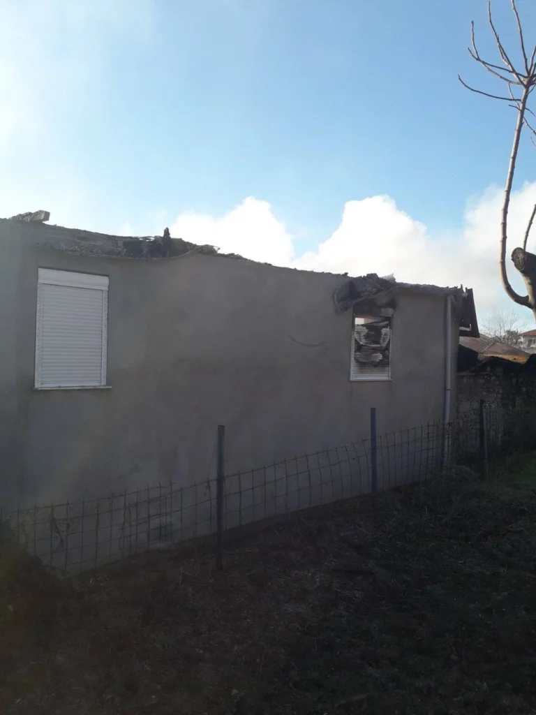 Σέρρες: Καταστράφηκε από φωτιά σπίτι κτηνοτρόφου στα Πλατανάκια