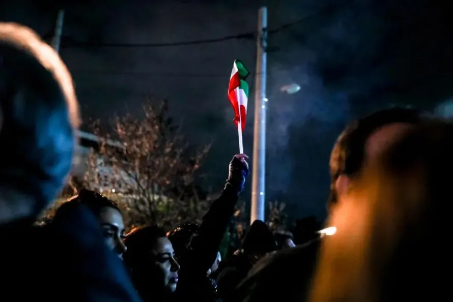 Συγκέντρωση έξω από την πρεσβεία του Ιράν στο Ψυχικό, δείτε βίντεο και φωτογραφίες