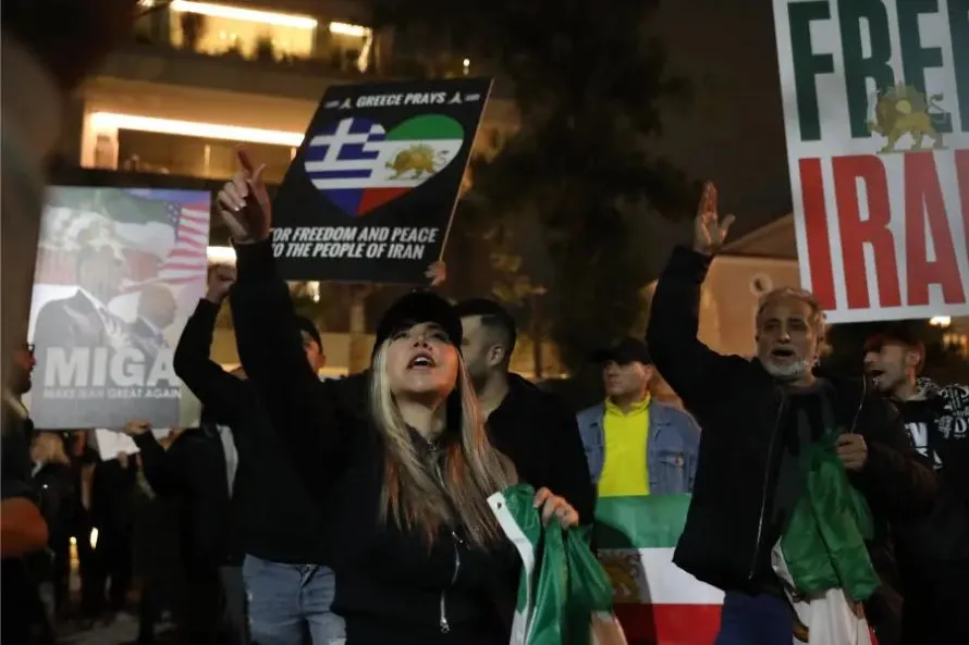 Συγκέντρωση έξω από την πρεσβεία του Ιράν στο Ψυχικό, δείτε βίντεο και φωτογραφίες