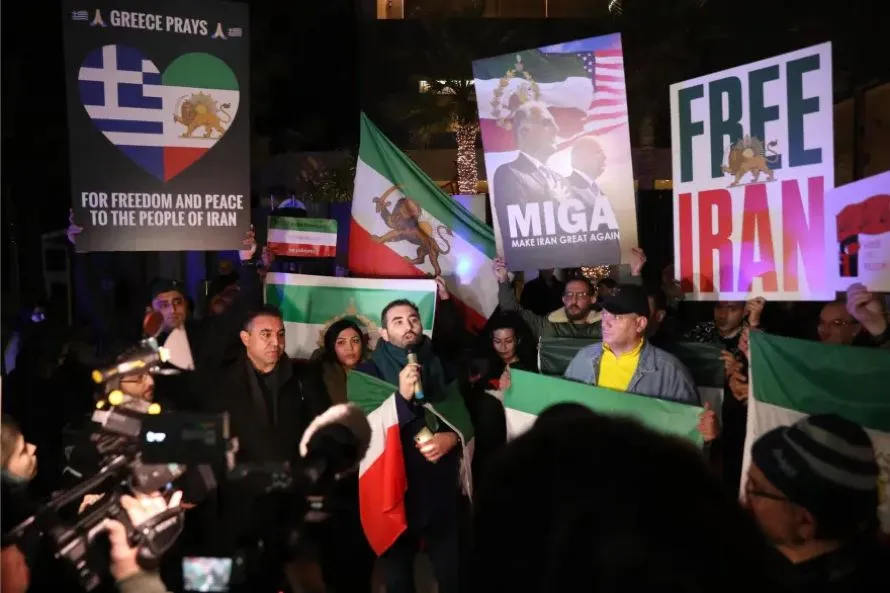 Συγκέντρωση έξω από την πρεσβεία του Ιράν στο Ψυχικό, δείτε βίντεο και φωτογραφίες