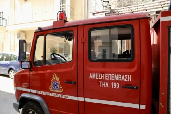 Φωτιά σε πολυκατοικία στα Χανιά κινητοποίησε την Πυροσβεστική Υπηρεσία