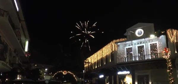 Με λάμψη και χρώματα στον ουρανό οι Σέρρες καλωσόρισαν το νέο έτος - video