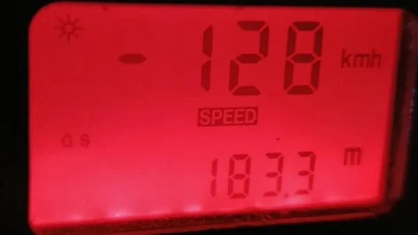 Δύο συλλήψεις για παραβίαση ορίων ταχύτητας- Οδηγούσε με 128 χλμ σε περιοχή με όριο τα 50χλμ