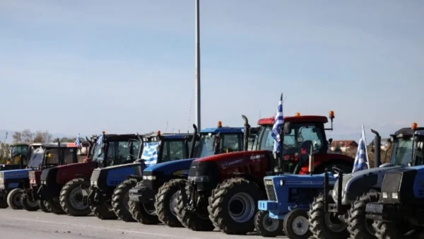 Χαλκιδική: Συμβολικός δίωρος αποκλεισμός από αγρότες και κτηνοτρόφους στη Νέα Τρίγλια