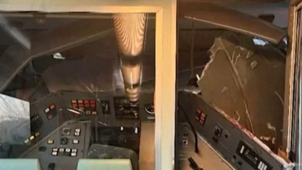 Δέντρο έπεσε σε βαγόνι τρένου στο δρομολόγιο Πύργος - Κατάκολο: Στο νοσοκομείο ο μηχανοδηγός