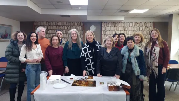 «Ζεστό γιορτινό κλίμα και ευχές στην κοπή της βασιλόπιτας της Δημόσιας Κεντρικής Βιβλιοθήκης Σερρών»