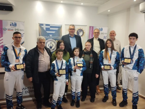 Το Επιμελητήριο Σερρών βράβευσε τους Σερραίους αθλητές Ρομποτικής που διακρίθηκαν στην Διεθνή Ολυμπιάδα της Αυστραλίας