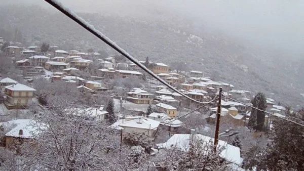 Ιωάννινα: Χιονοπτώσεις στην πόλη και στα ορεινά της Άρτας