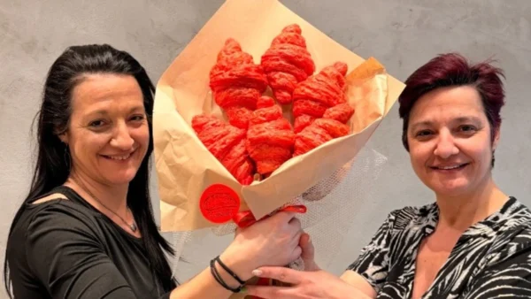 «Ανθοδέσμες» από κρουασάν και unboxing στον έρωτα, που ...περνά από τον φούρνο και το ζαχαροπλαστείο