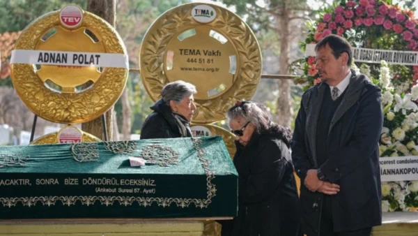 Το τελευταίο «αντίο» του Εργκίν Αταμάν στη μητέρα του, παρουσία εκπροσώπων του Παναθηναϊκού και προσωπικοτήτων