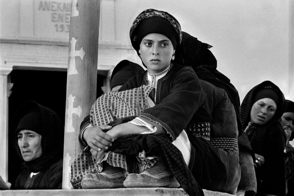 Τρεις γενιές φωτογράφων με κοινό σημείο αναφοράς τη σχέση τους με την Ελλάδα και το Magnum στο MOMUS-Μουσείο Φωτογραφίας Θεσσαλονίκης