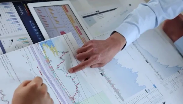 Funds: Οι πιέσεις αρχίζουν να φέρνουν αποτελέσματα - Αναγκαία η πολιτική λύση - video