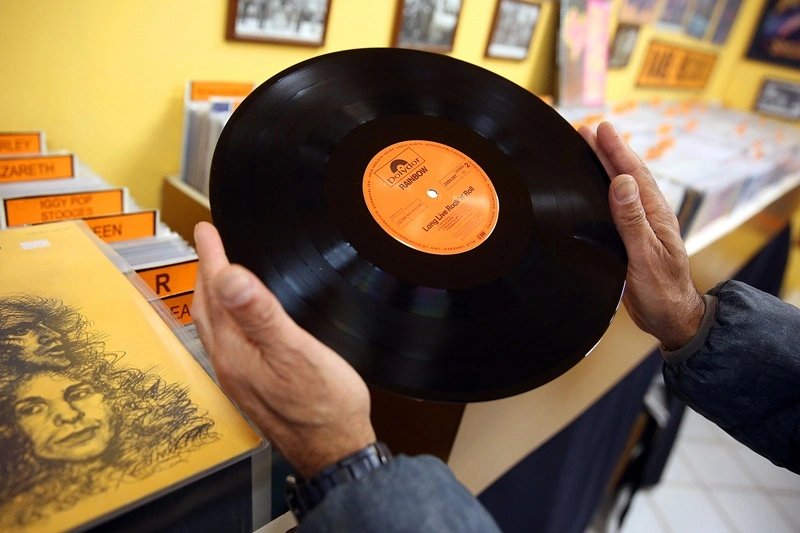 Τα δισκάδικα ζωντανεύουν ξανά στην Αθήνα - video