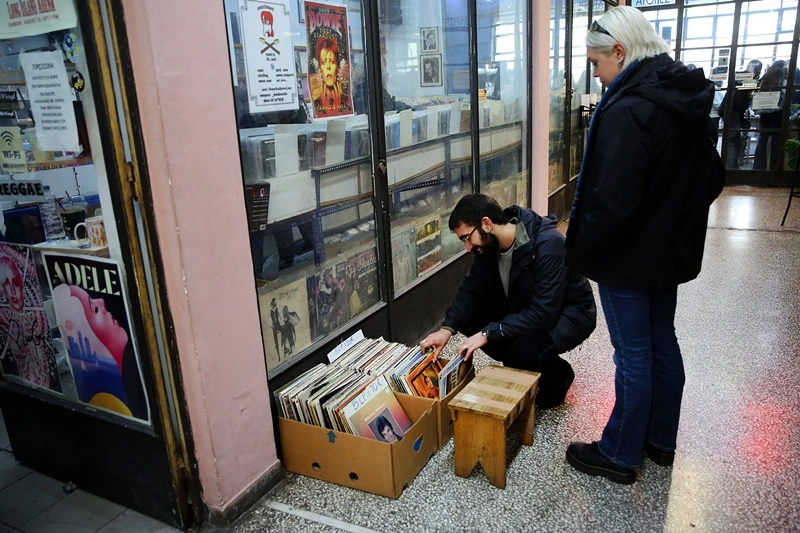 Τα δισκάδικα ζωντανεύουν ξανά στην Αθήνα - video