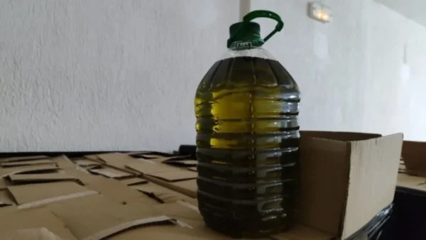 Εξαρθρώθηκε εγκληματική οργάνωση που νόθευε ηλιέλαιο και το πωλούσαν ως παρθένο ελαιόλαδο