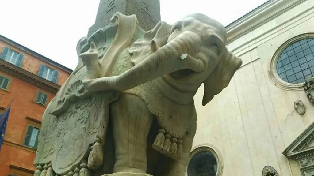 Βανδάλισαν ιστορικό γλυπτό στη Ρώμη: Άγνωστοι έσπασαν τον χαυλιόδοντα του “Μικρού Ελέφαντα” – Δείτε βίντεο