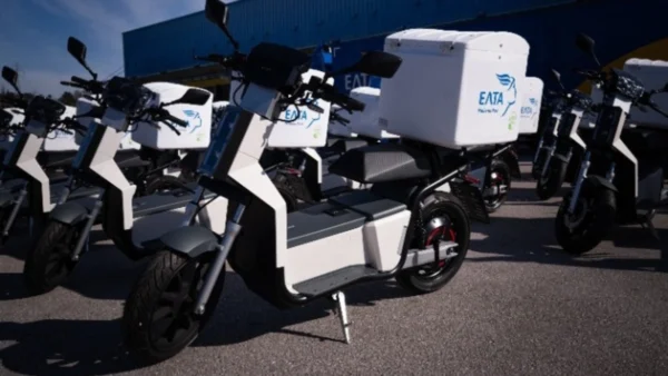 ΕΛΤΑ: Ανανέωση του στόλου με 250 ηλεκτρικά δίκυκλα ελληνικής παραγωγής για τη διανομή αλληλογραφίας