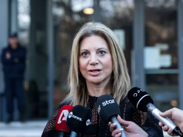 Ιάσων Αποστολόπουλος κατά Μαρίας Καρυστιανού για την τραγωδία στη Χίο: «Είναι τα παιδιά εισβολείς;»