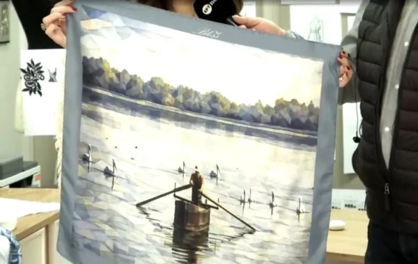 Σέρρες: Σχεδιάστρια μόδας δημιουργεί φουλάρια που αποτυπώνουν την ιστορία της πόλης