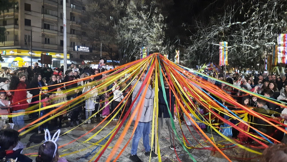 Αποκριάτικο ξεφάντωμα στην πόλη των Σερρών την Τσικνοπέμπτη