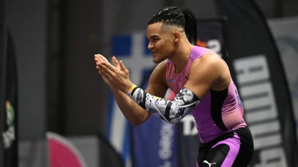 Άλμα στα 5.90μ. ο Εμμανουήλ Καραλής στο δικό του Fly Athens