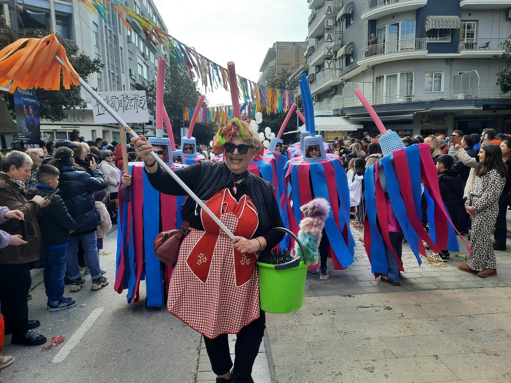 Σέρρες: Πλημμύρισε χρώμα, φαντασία και κέφι η πόλη στην Καρναβαλική Παρέλαση