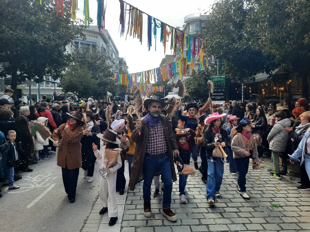 Σέρρες: Πλημμύρισε χρώμα, φαντασία και κέφι η πόλη στην Καρναβαλική Παρέλαση