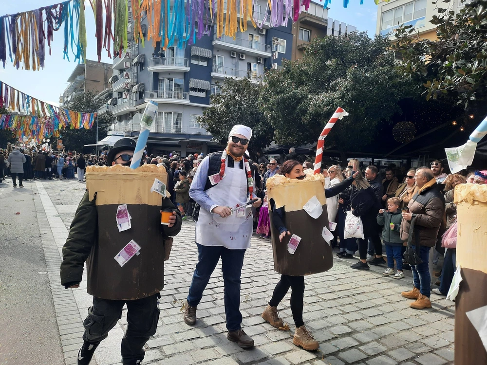 Σέρρες: Πλημμύρισε χρώμα, φαντασία και κέφι η πόλη στην Καρναβαλική Παρέλαση