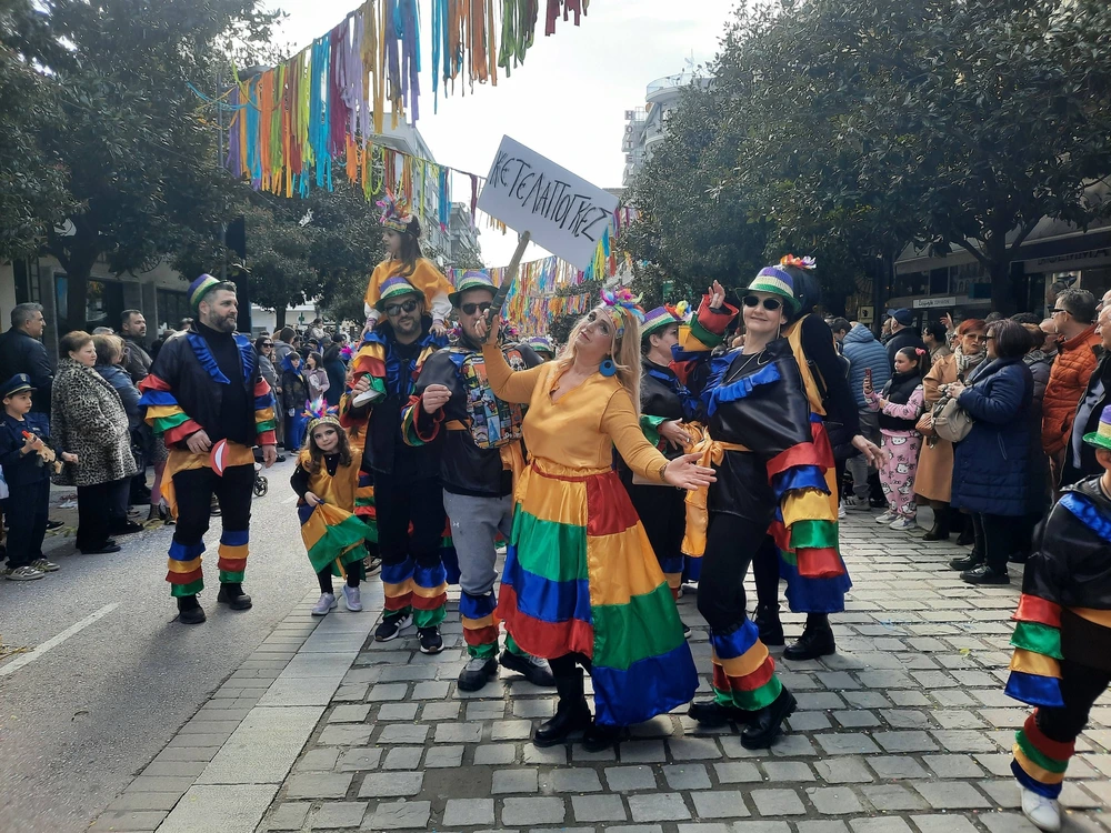 Σέρρες: Πλημμύρισε χρώμα, φαντασία και κέφι η πόλη στην Καρναβαλική Παρέλαση