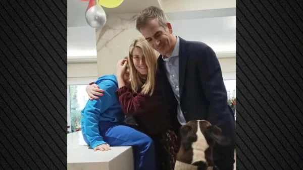 Η Σία Κοσιώνη επέστρεψε σπίτι μετά την περιπέτεια της υγείας της και πόζαρε αγκαλιά με την οικογένεια της