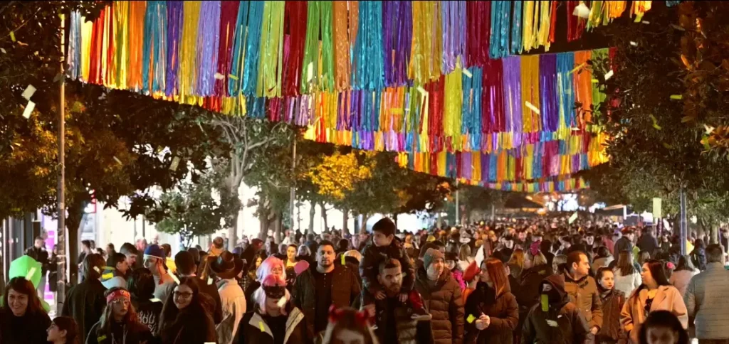 Αποκριάτικο ξεφάντωμα στην πόλη των Σερρών την Τσικνοπέμπτη